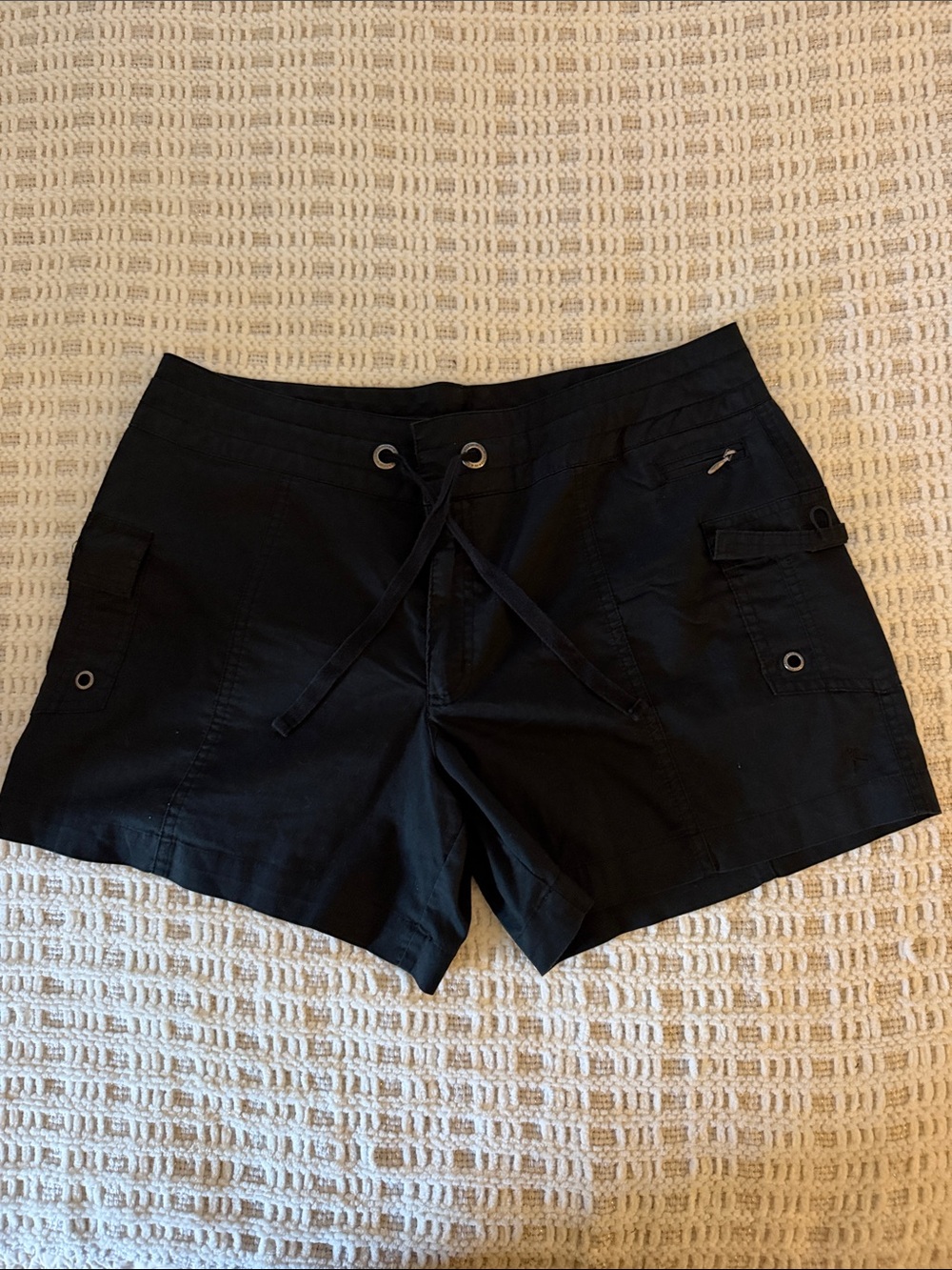 Danskin Black Cargo Shorts Women’s Size L Drawstring Zip Pocket